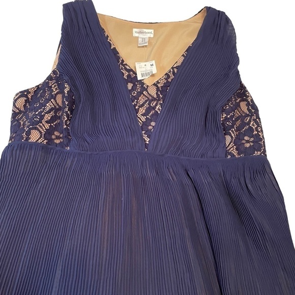 Motherhood Maternity Womens - Size M
Sleeveless Pleated Lace - Side Zipper - Picture 9 of 13